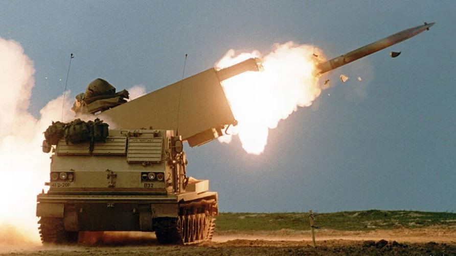 Do sự thành công của tác chiến điện tử của Nga, Quân đội Ukraine gần như đã ngừng hoàn toàn việc sử dụng bom đường kính nhỏ phóng từ mặt đất (GMLRS), và đạn pháo có điều khiển Excalibur. Cả hai loại vũ khí trên đều được dẫn đường bằng tín hiệu vệ tinh GPS. 