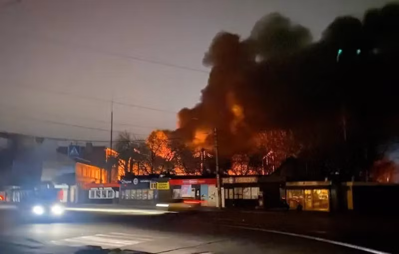 Khu vực giáp chiến tuyến và sâu phía sau của Ukraine đã không còn an toàn, khi Nga đưa vào sử dụng loại bom lượn có điều khiển Grom-E1/2. Bom lượn dẫn đường Grom-E1/2, được thiết kế để tấn công các mục tiêu cố định có tọa độ đã biết trước trên mặt đất, như hầm trú ẩn, đường băng, cầu cống, các điểm tập trung quân, kho hậu cần, trận địa pháo binh… 