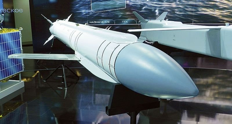 Hiện tại, bom Grom đang được Nga sản xuất hàng loạt và được lực lượng không quân chiến thuật của họ tích cực sử dụng trên chiến trường. Trong đó có vụ tấn công sâu vào lãnh thổ Ukraine, ở khu vực thành phố Zaporizhia thời gian gần đây. (nguồn ảnh Topwar, Sputnik, Kyiv Post). 