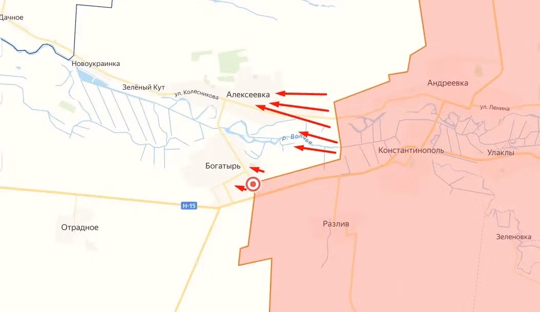 Còn cách thành phố Kostiantynivka hơn 100 km về phía đông nam, các đơn vị của Cụm Vostok RFAF đang tấn công mạnh vào vùng ngoại ô phía đông của làng Alekseyevka, nằm ở phía tây thành phố Kurakhove. Hiện quân Nga đã tiến vào làng, nhưng vẫn còn quá sớm để nói về việc chuyển sang dọn dẹp ngôi làng này.
