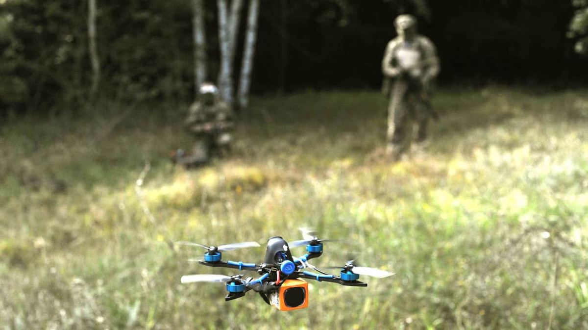 Hiện quân đội Ukraine (AFU) tích cực sử dụng một số lượng lớn UAV FPV để ngăn bước tiến của quân Nga. Theo thông tin của kênh Rybar, một số đơn vị, vũ khí và trang bị bổ sung của RFAF đã đến Chasov Yar. Do đó, rất có thể trong một số ngày tới, khả năng tấn công của quân Nga ở đây sẽ được tăng cường.