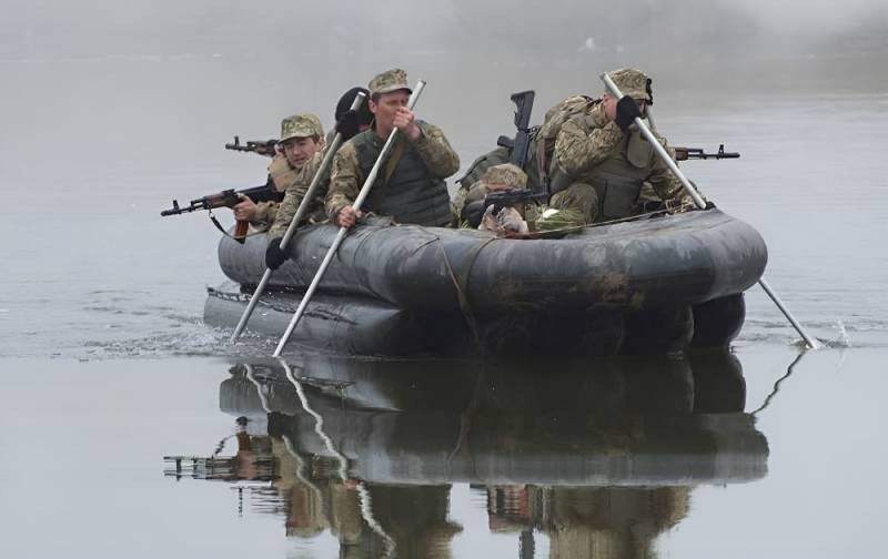 Maxim trải lòng: "Bờ nam sông Dnieper giống như địa ngục, bạn may mắn không chết, nhưng bạn không cảm thấy mình còn sống". Một nửa trong số 10 người trong trung đội của anh đã chết hoặc mất tích. 