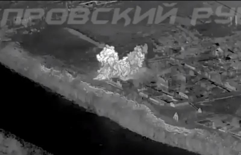 Tuy nhiên, sự trả đũa của Quân đội Nga đã sớm ập đến, thành phố Kherson ở bờ Tây sông Dnieper do Ukraine kiểm soát đã bị Quân đội Nga pháo kích nhiều lần, đạn pháo và bom lượn có điều khiển của Nga đã gây thiệt hại lớn cho khu đô thị Kherson.