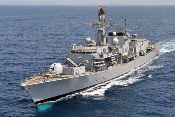 Theo thông tin của Hải quân Anh, sự cố xảy ra vào mùa thu năm 2020, khi khinh hạm HMS Northumberland của Anh, khi đang theo dõi một tàu ngầm hạt nhân của Nga, cách bờ biển Scotland khoảng 300 km và đã bất ngờ xảy ra va chạm. 