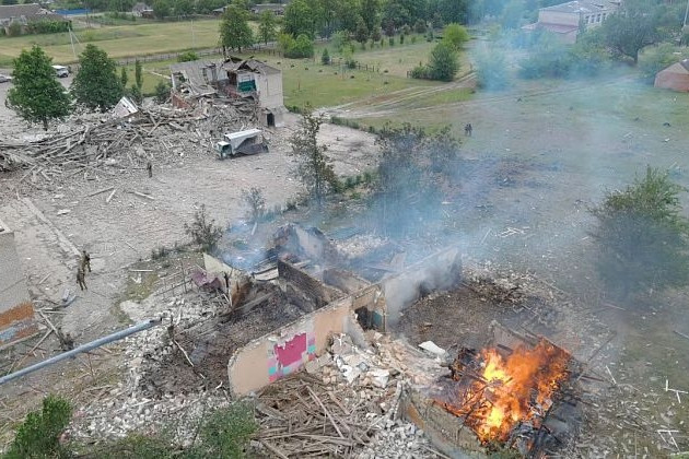 Quân đội Nga đang tận dụng lợi thế chiến thuật nhờ việc Bộ Tổng tham mưu Quân đội Ukraine rút một phần lực lượng từ Chasov Yar về tăng cường cho mặt trận Kharkov. Sự suy yếu vị trí của quân Ukraine đã dẫn đến mất quyền kiểm soát Klishchiivka và đưa Ukraine vào thế bị động tại mặt trận này.