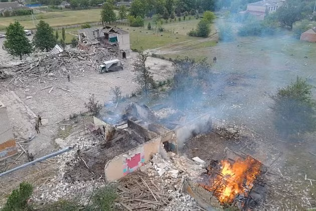 Quân đội Nga đang tận dụng lợi thế chiến thuật nhờ việc Bộ Tổng tham mưu Quân đội Ukraine rút một phần lực lượng từ Chasov Yar về tăng cường cho mặt trận Kharkov. Sự suy yếu vị trí của quân Ukraine đã dẫn đến mất quyền kiểm soát Klishchiivka và đưa Ukraine vào thế bị động tại mặt trận này.