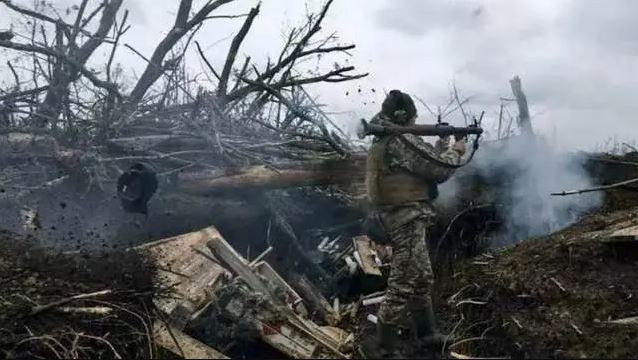 Quân đội Nga thừa nhận hành động từ hỏa lực UAV FPV và pháo binh của Quân đội Ukraine đang khiến họ gặp nhiều khó khăn, nhưng cho rằng, điều này sẽ không ngăn cản được bước tiến của Quân đội Nga.