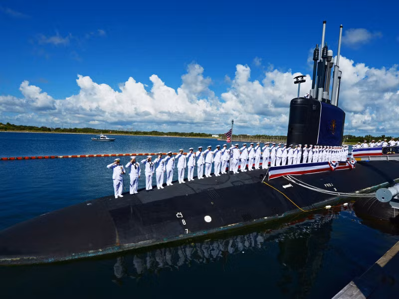 Trong khi đó, tàu ngầm lớp Virginia mới hơn, vẫn đang được chế tạo để đáp ứng nhu cầu liên tục của Hải quân Mỹ, về tàu ngầm hạt nhân tấn công. Nếu tàu Connecticut bị hư hại nghiêm trọng, Mỹ có thể cần xem xét tăng số lượng của tàu ngầm lớp Virginia từ hai lên ba chiếc mỗi năm, để bù đắp sự thiếu hụt.