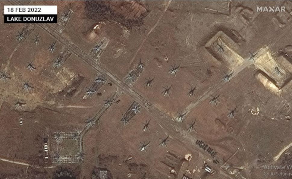 Những ảnh vệ tinh này được đặt hàng ở một nơi nào đó, sau đó vài ngày hoặc vài tuần, tên lửa của Nga sẽ tấn công vào đó và một vệ tinh khác sẽ chụp thêm ảnh, để Quân đội Nga đánh giá tác động của cuộc tấn công; tờ The Atlantic viết.