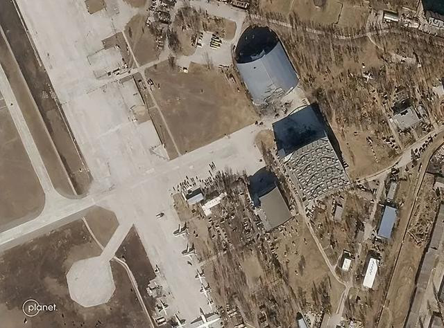 Hiện nay, hai công ty hình ảnh vệ tinh thương mại lớn nhất của Mỹ là Maxar và Planet đều đã cung cấp ảnh vệ tinh về các khu vực Ukraine bị tên lửa Nga tấn công; nói cách khác, những bức ảnh này có thể được Quân đội Nga sử dụng để đánh giá cuộc tấn công.