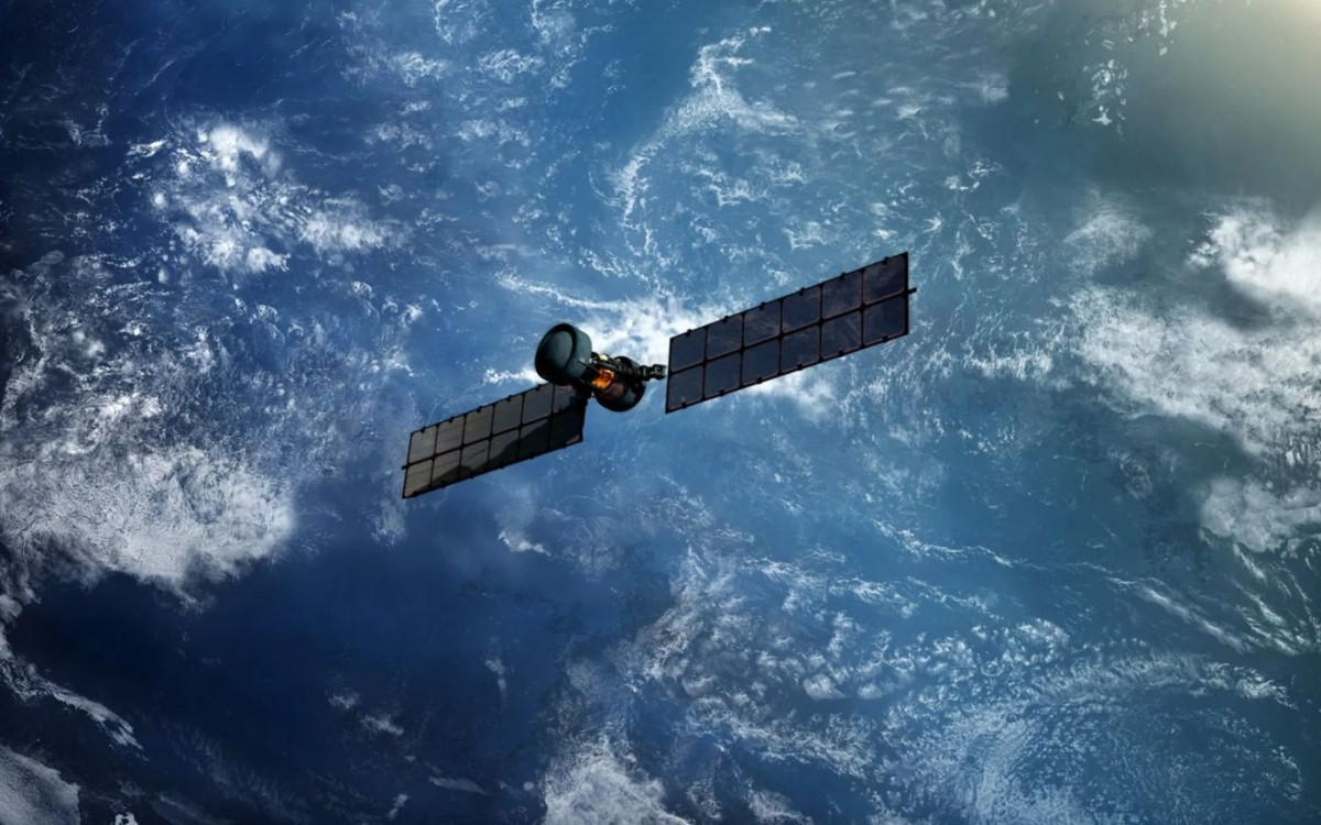 Ban đầu, cơ quan tình báo Ukraine tin rằng, Quân đội Nga đã sử dụng mạng lưới vệ tinh do thám của Nga để xác định mục tiêu và đánh giá tác động của các cuộc tấn công. Nhưng hiện giờ, đã có những công ty phương Tây cung cấp ảnh vệ tinh đang cung cấp những dịch vụ như vậy cho Quân đội Nga.