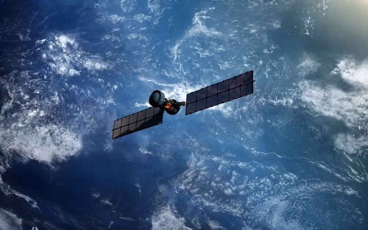 Ban đầu, cơ quan tình báo Ukraine tin rằng, Quân đội Nga đã sử dụng mạng lưới vệ tinh do thám của Nga để xác định mục tiêu và đánh giá tác động của các cuộc tấn công. Nhưng hiện giờ, đã có những công ty phương Tây cung cấp ảnh vệ tinh đang cung cấp những dịch vụ như vậy cho Quân đội Nga.