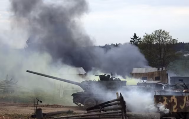 Trong cuộc xung đột Nga-Ukraine, cả Nga và Ukraine đều không có khả năng tiêu diệt hoặc bắt sống hàng vạn quân của đối phương. Quân đội Ukraine cũng sẽ không sụp đổ đột ngột; nếu tính từ đầu cuộc chiến đến nay, ngoại trừ Mariupol, quân đội Ukraine chưa có đơn vị đến cấp đại đội đầu hàng.