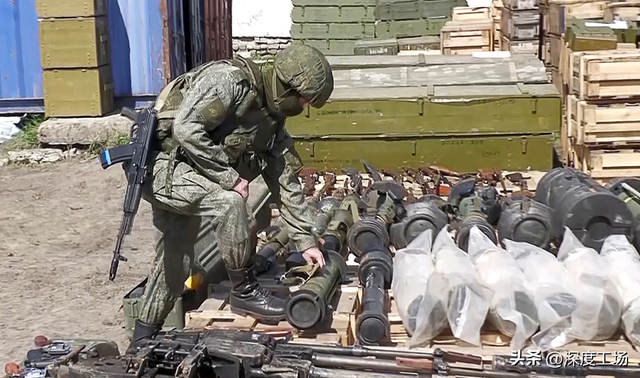 Đồng thời, cuộc chiến ngày càng lan rộng và diễn biến khốc liệt, đã khiến việc sản xuất vũ khí và đạn dược của phương Tây không theo kịp mức tiêu thụ của Quân đội Ukraine, khiến quân đội Ukraine không thể duy trì khả năng chiến đấu; đặc biệt là họ chưa tích lũy đủ vũ khí để chuẩn bị cho cuộc phản công mùa xuân như đã tuyên bố.