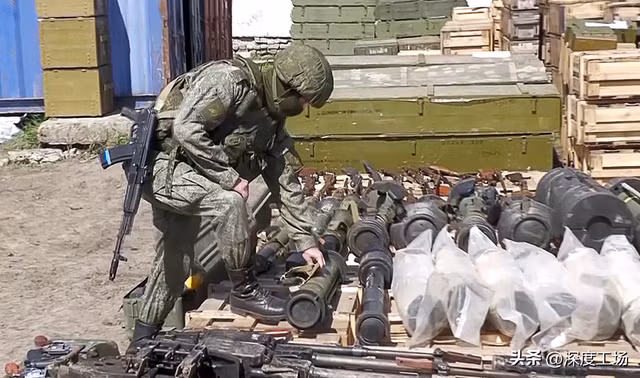 Đồng thời, cuộc chiến ngày càng lan rộng và diễn biến khốc liệt, đã khiến việc sản xuất vũ khí và đạn dược của phương Tây không theo kịp mức tiêu thụ của Quân đội Ukraine, khiến quân đội Ukraine không thể duy trì khả năng chiến đấu; đặc biệt là họ chưa tích lũy đủ vũ khí để chuẩn bị cho cuộc phản công mùa xuân như đã tuyên bố.