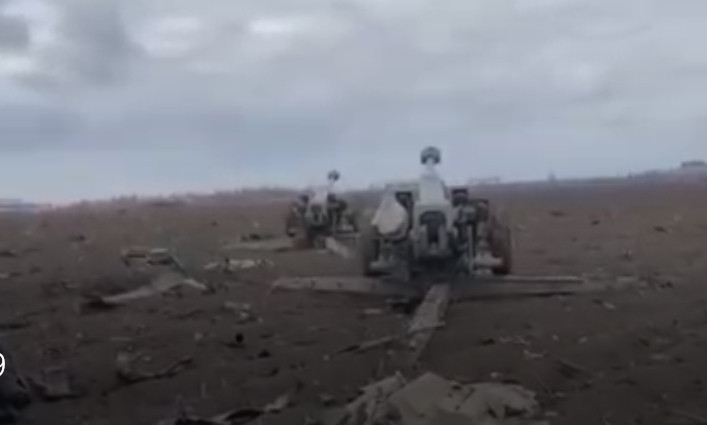 Với số lượng pháo như vậy, tương đương với gần một tiểu đoàn (biên chế tiểu đoàn pháo binh của Quân đội Ukraine gồm 18 khẩu); theo thông tin sơ bộ, video được thực hiện cách đây khoảng một ngày.