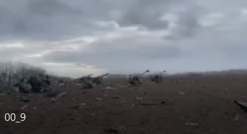 Quan sát khu vực bố trí trận địa, gần một chục khẩu pháo được triển khai, đã bị phá hủy hoàn toàn; khu vực bị cày nát bởi đạn pháo, chứng tỏ nơi đây bị hỏa lực của Nga đánh phá quá mạnh.