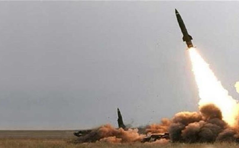 Theo Al-Masdar News, gần bốn thập kỷ trước, với sự giúp đỡ của Liên Xô, Yemen đã xây dựng 3 lữ đoàn tên lửa đạn đạo, nằm dưới sự chỉ huy trực tiếp của Vệ binh Cộng hòa Yemen. Sau khi Tổng thống Saleh bị lật đổ năm 2011, Hadi lên cầm quyền đã tổ chức lại toàn bộ lực lượng quân sự, giải tán Vệ binh Cộng hòa và thành lập Cục tên lửa đạn đạo. 