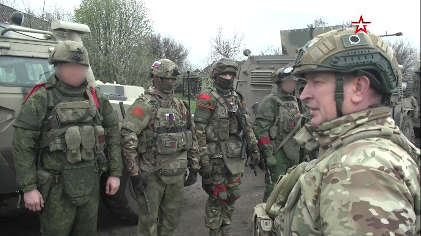 Khodakovsky cũng cho rằng, trong điều kiện xung đột quy mô lớn, nên sử dụng các phương pháp quản lý đặc biệt, chống khủng hoảng. Điều này còn áp dụng cho tất cả các lĩnh vực, bao gồm cả nền kinh tế, vì năm tới sẽ khó khăn, nên nước Nga cần có sự chuẩn bị.