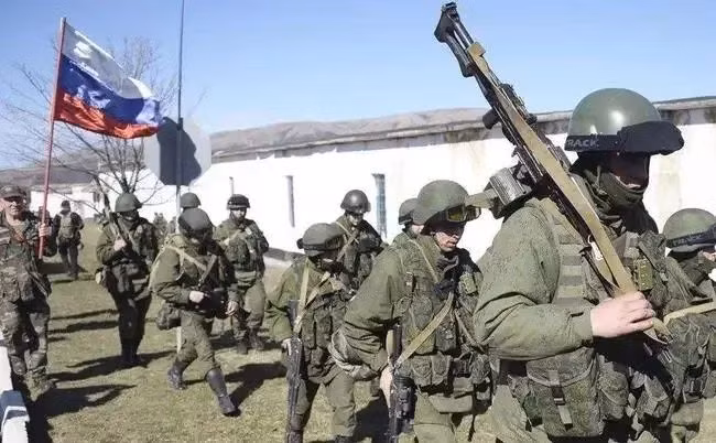 Chỉ huy tiểu đoàn dân quân Vostok thân Nga tại Donbass, Alexander Khodakovsky, nhìn chung đã phản ứng tích cực với việc có thể bổ nhiệm tướng Surovikin làm chỉ huy Chiến dịch quân sự đặc biệt. Ông tin rằng, một quyết định như vậy sẽ đơn giản hóa sự tương tác giữa các chỉ huy cấp trung gian và cấp dưới, cũng như lãnh đạo cao nhất của quân đội Nga. 