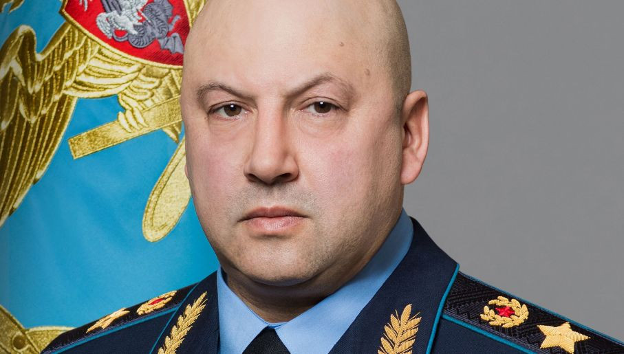 Vào tháng 10/2017, Surovikin được bổ nhiệm làm Tư lệnh Lực lượng Hàng không Vũ trụ Nga. Ông đã được tặng thưởng Huân chương Sao vàng Anh hùng của nước Nga. Tháng 8/2021, ông được phong quân hàm Đại tướng. Tháng 6/2022, tướng Sergei Surovikin được bổ nhiệm làm Tư lệnh Cụm lực lượng phía Nam ở Ukraine. 