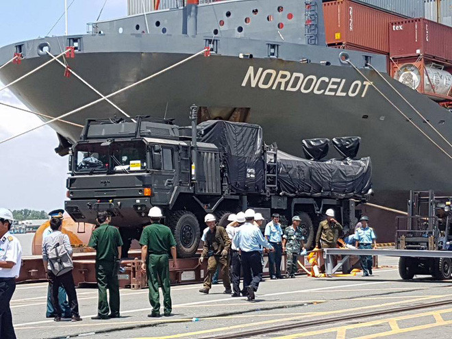 Trước đó, ở khu vực Đông Nam Á, Việt Nam đã sở hữu hệ thống phòng không Spyder do công ty Rafael Advanced Defense Systems của Israel sản xuất vào năm 2015, với tổng trị giá hợp đồng 600 triệu USD. Ngoài ra, Philippines cũng từng ký kết hợp đồng mua một loạt các loại súng trường tấn công, súng bắn tỉa hiện đại từ Israel.