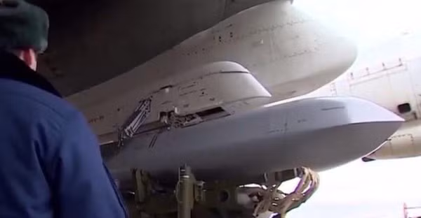 Các chuyên gia ở Mỹ (chẳng hạn như Skip Parish) đã đưa ra một mệnh đề thuyết phục rằng, công nghệ của phương Tây trong vũ khí của Nga nói lên hai điều chính: Thứ nhất là sự phụ thuộc của Nga vào công nghệ phương Tây; thứ hai là sự thất bại hoặc không tồn tại của Mỹ đối với các quy tắc buôn bán vũ khí quốc tế. 