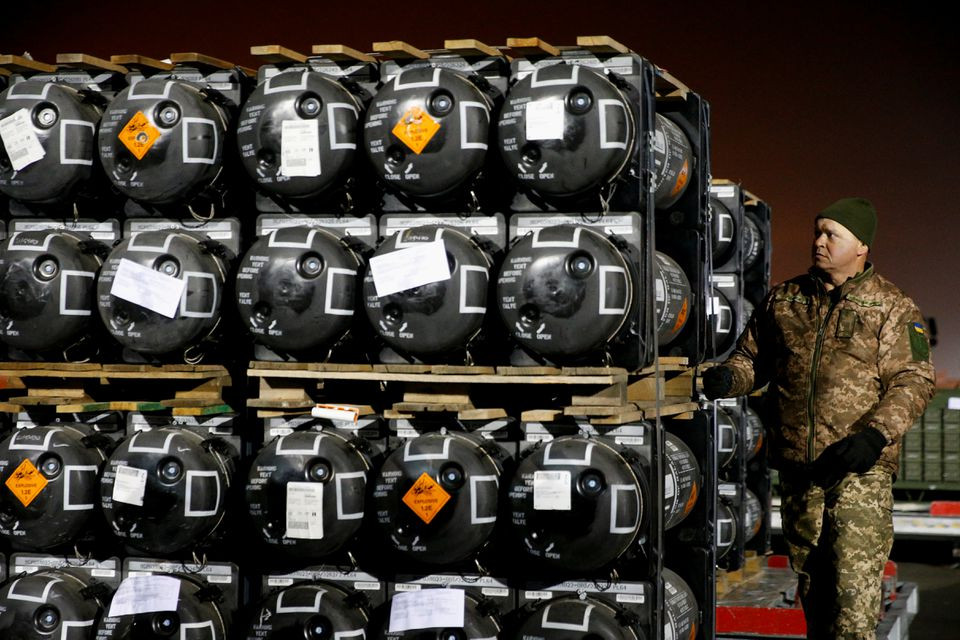 Ngoài đạn pháo, các loại vũ khí khác cũng gặp phải tình thế khó khăn như vậy. Mặc dù Chính phủ Mỹ đã chủ trì tổ chức “Hội nghị viện trợ quân sự Ukraine”, để điều phối hỗ trợ quân sự của các đồng minh cho Ukraine.