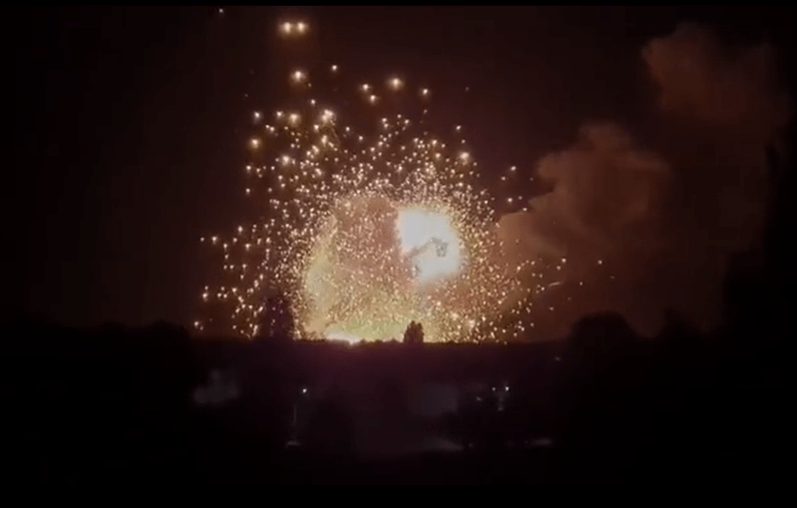 Từ tình hình thực tế trên chiến trường, hầu như các kho vũ khí và sở chỉ huy của quân đội Nga, đều nằm ở phía sau mặt trận và thường xuyên bị tấn công bởi các tên lửa HIMARS của Quân đội Ukraine trong những ngày gần đây.