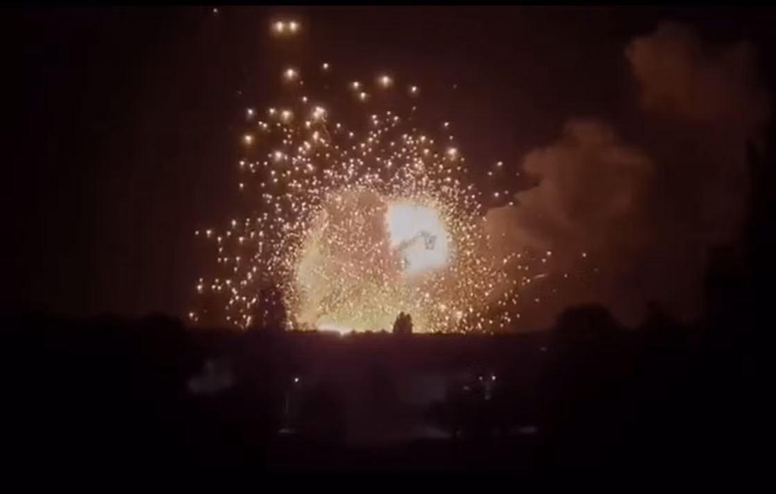 Từ tình hình thực tế trên chiến trường, hầu như các kho vũ khí và sở chỉ huy của quân đội Nga, đều nằm ở phía sau mặt trận và thường xuyên bị tấn công bởi các tên lửa HIMARS của Quân đội Ukraine trong những ngày gần đây.