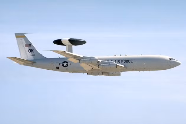 Hôm qua ngày 28/12, một máy bay quân sự của Mỹ, đang thực hiện trinh sát dọc theo đường giới tuyến, do lực lượng dân quân hai nước cộng hòa nhân dân Donetsk (DPR) và Luhansk (LPR) tự xưng và kiểm soát.