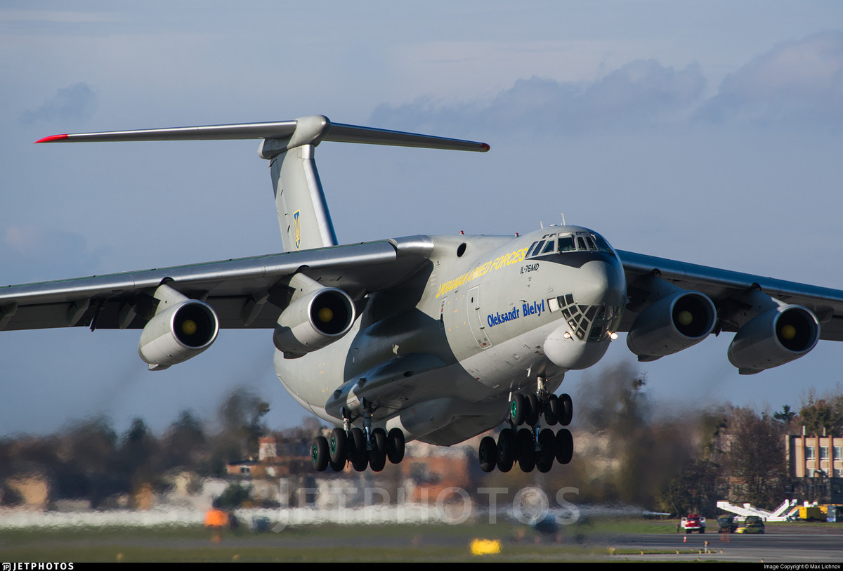 Cách đây vài giờ, một máy bay Il-76 đã bay từ Thổ Nhĩ Kỳ đến Ukraine, máy bay này đã vận chuyển một số UAV tấn công Bayraktar TB2 cho Quân đội Ukraine. Đánh giá theo kích thước khoang hàng hóa bên trong chiếc Il-76, có thể chở khoảng từ 4-6 chiếc UAV TB2.
