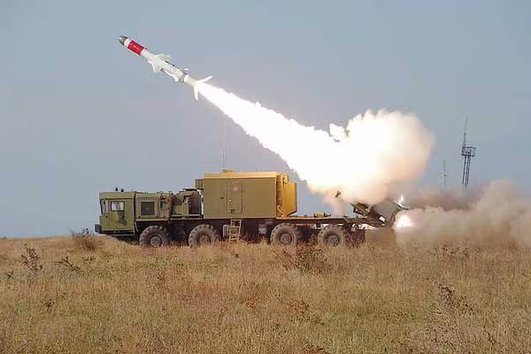 Theo các chuyên gia, ngày nay việc đi vào Biển Đen của tuyệt đối bất kỳ tàu chiến nào của NATO đều bị Hải quân Nga giám sát chặt chẽ; đồng thời Hải quân Nga sẽ thực hiện kiểm soát liên tục 24/24 với những tàu chiến của NATO đang ở trên Biển Đen.