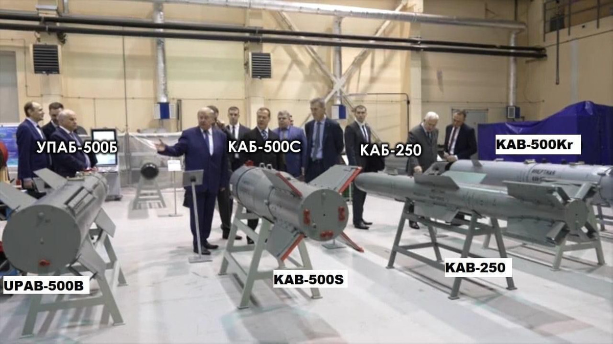 Ngay cả Quân đội Ukraine cũng lo sợ rằng, Quân đội Nga sẽ bắt đầu hiện đại hóa ồ ạt những quả bom cũ thành vũ khí dẫn đường chính xác. Theo ông Yuriy Ignat, phát ngôn viên của Lực lượng Không quân Ukraine cho biết, Quân đội Nga chỉ cần lắp thêm cánh, gắn hệ thống định vị vệ tinh vào những quả bom thường, như vậy họ đã có một vũ khí chính xác.