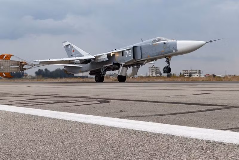 Dù sao bầu trời Ukraine hoàn toàn do quân đội Nga làm chủ, máy bay chiến đấu trong quân đội Nga cũng rất nhiều, chỉ cần có đủ vũ khí dẫn đường chính xác, thì quân đội Nga hoàn toàn có thể oanh tạc quân đội Ukraine liên tục.