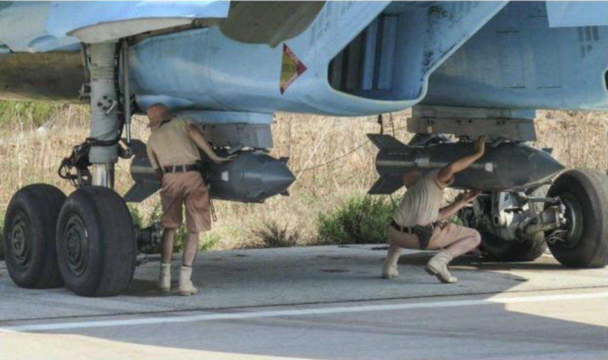 Tuy nhiên, quân đội Ukraine chưa thể bị đánh bại bởi các cuộc không kích của Nga; mặc dù Không quân Nga đã hoàn toàn làm chủ được ưu thế trên không, nhưng quân đội Nga vẫn có điểm yếu là thiếu vũ khí tấn công hàng không có độ chính xác cao.