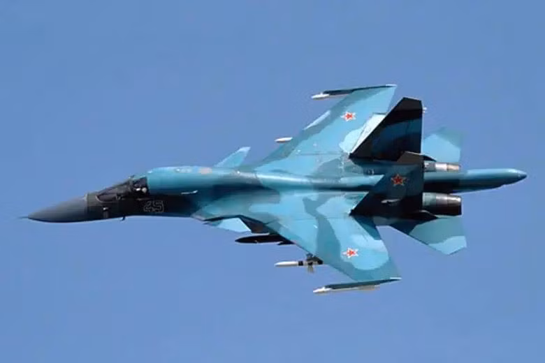 Tiêm kích-ném bom Su-34 là một trong những biến thể đặc biệt của dòng tiêm kích đánh chặn Su-27 của Nga, khi loại chiến đấu cơ này vừa có khả năng không chiến, vừa có khả năng tấn công mặt đất. Trong đó tính năng tấn công mặt đất được đặc biệt chú trọng.