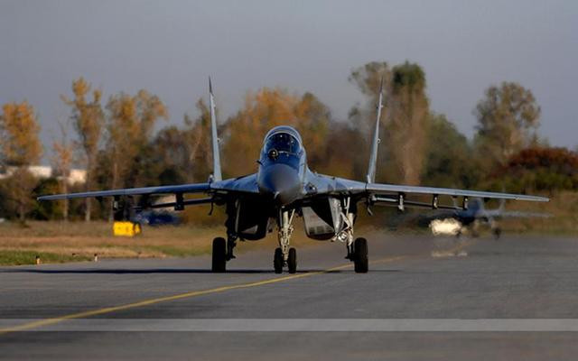 Tổng thống Duda thẳng thừng tuyên bố, lô máy bay chiến đấu MiG-29 này đã đến "những năm cuối cùng trong vòng đời sử dụng"; đồng thời cho biết, Không quân Ba Lan sẽ sử dụng chiến đấu cơ tàng hình F-35 của Mỹ và chiến đấu cơ hạng nhẹ FA-50 của Hàn Quốc sản xuất. 