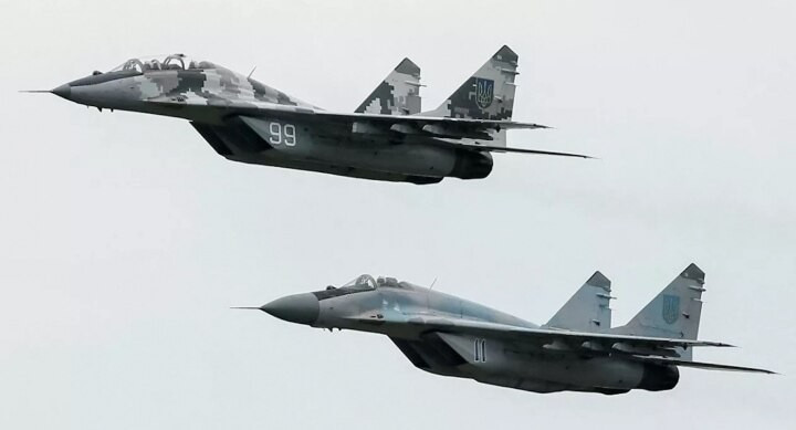 Thứ hai là những chiếc tiêm kích MiG-29 này đã rất cũ, khung thân bị lão hóa nghiêm trọng. Các máy bay chiến đấu MiG-29 của Ba Lan và Slovakia về cơ bản được cung cấp bởi Liên Xô vào những năm 1980, và tuổi của máy bay nói chung là khoảng 40 năm.
