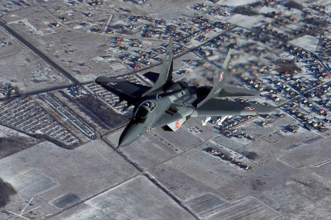 Tổng thống Ba Lan Duda cho biết, các máy bay chiến đấu MiG-29 viện trợ cho Ukraine này đều là máy bay cũ sắp được cho loại biên. Mặc dù Ba Lan và Slovakia đã tân trang máy bay trước khi giao cho Ukraine, nhưng chỉ có Nga còn sản xuất các linh kiện quan trọng của MiG-29; điều này xác định rằng, hiệu quả tân trang sẽ không mấy khả quan. 