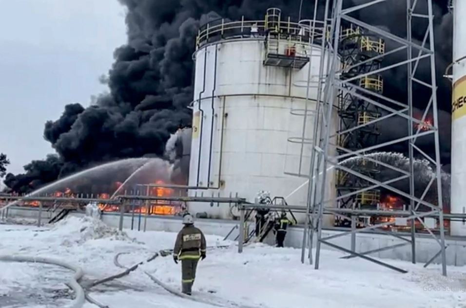 Tất nhiên, trước các cuộc tấn công bằng tên lửa của Nga và áp lực đè nặng lên chiến trường trực diện, Quân đội Ukraine cũng sẽ tăng cường tấn công vào các mục tiêu chiến lược trong lãnh thổ của Nga, và cường độ cuộc chiến Ukraine sẽ tiếp tục tăng.