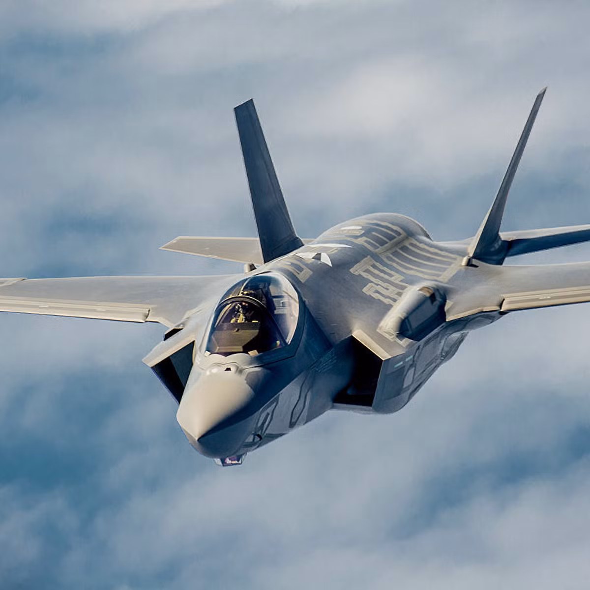 Theo truyền thông Nga, khả năng cao nhất là nỗ lực xâm nhập không phận Nga của một máy bay chiến đấu F-35 từ một trong các nước NATO. 