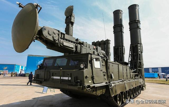 Trong các phiên bản của hệ thống phòng không S-300, thì phiên bản S-300V4 là dòng rất đặc biệt, vì tính năng cơ bản gần với hệ thống phòng không tối tân S-400.