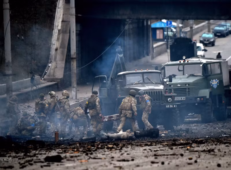 Điều này có nghĩa là các hành động quân sự của Nga ở Ukraine, phần lớn không ở trong tình trạng "chiến tranh" thực sự. Trên thực tế, vẫn có sự khác biệt lớn giữa “tuyên bố chiến tranh” chính thức và các “hoạt động quân sự đặc biệt” như Nga tiến hành hiện nay.