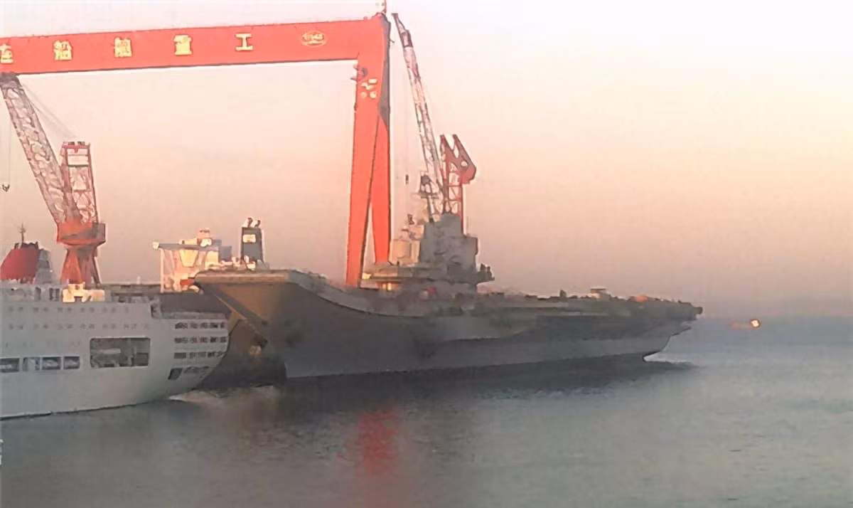 Cach Trung Quoc bien Lieu Ninh tu sat vun thanh tau san bay-Hinh-10