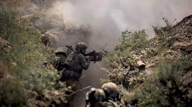 Nếu quân Ukraine không tìm được cách chặn lỗ hổng lớn theo hướng Donetsk, thì quân Nga có thể tiến vào qua lỗ hổng này và giáng một đòn chí mạng vào tuyến phòng thủ Ukraine từ phía sau.