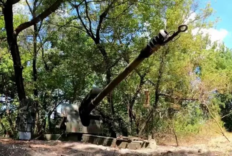 Mặt khác, trong khi Ukraine đang “bận rộn tìm kiếm rắc rối” ở Kursk, thì Quân đội Nga vẫn kiên trì chiến lược ở Donbass và chiếm thị trấn New York; điều này khiến Quân đội Ukraine cảm thấy “ớn lạnh”. Đồng thời, sự thất thủ của thị trấn New York là điềm báo trước sự sụp đổ của tuyến phòng thủ Ukraine ở Donbass.