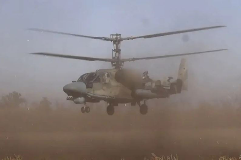 Đặc biệt, sau khi quân tiếp viện Ukraine đến, họ mở cuộc phản công mạnh mẽ bằng hỏa lực; nhưng Quân đội Nga đã điều pháo hạng nặng, không quân thả bom lượn và trực thăng vũ trang đến triển khai hỏa lực phản công, khiến quân Ukraine thiệt hại nặng. 