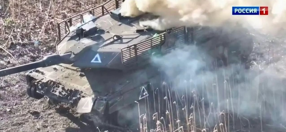 Khi quân Ukraine chủ động tới cửa, quân Nga lập tức siết chặt vòng vây, tập trung hỏa lực để thực hiện đòn tấn công tàn khốc. Quân đội Nga đã bố trí các bệ phóng tên lửa và pháo tầm xa, đồng thời điều động máy bay chiến đấu, UAV, tên lửa hành trình và trực thăng vũ trang để tiến hành chế áp hỏa lực mạnh mẽ.