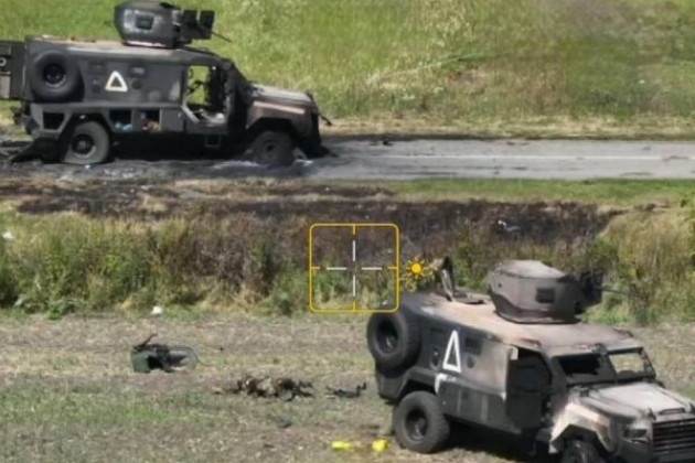 Nhưng nếu Quân đội Nga không thể ngăn chặn được cuộc tấn công của Quân đội Ukraine ở Kursk, và khi Quân đội Ukraine ngày càng tấn công hiệu quả vào chiều sâu chiến lược của Nga, thì Quân đội Nga rất có thể sẽ rút quân khỏi mặt trận Donbass để tiếp viện cho Kursk. Khi đó, toàn bộ cục diện chiến trường sẽ thay đổi. Vì vậy, cả Nga và Ukraine đều rất coi trọng mặt trận Kursk.